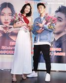 婁峻碩.陳忻玥出席愛心公益。（記者邱榮吉/攝影）