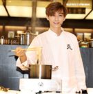 炎亞綸跨足餐飲圈當總裁，推出自己「特調」口味的乾拌麵。（記者邱榮吉/攝影）