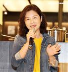 炎亞綸跨足餐飲圈推出自己「特調」口味的乾拌麵，媽媽首次站台。（記者邱榮吉/攝影）