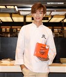 炎亞綸跨足餐飲圈當總裁，推出自己「特調」口味的乾拌麵。（記者邱榮吉/攝影）