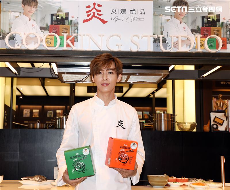 炎亞綸跨足餐飲圈當總裁，推出自己「特調」口味的乾拌麵。（記者邱榮吉/攝影）