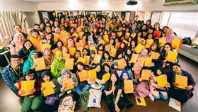 One-Forty啟動好書伴集資計畫長期關注東南亞外籍移工的非營利組織One-Forty（台灣四十分之一移工教育文化協會）發起「好書伴集資計畫」，希望透過集資方式讓更多東南亞移工獲得免費學習資源，盼能解決外籍移工與台灣人的溝通困擾、更適應台灣社會。（One-Forty提供）中央社記者吳欣紜傳真  109年5月8日