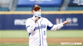 衛福部長陳時中穿著0號球衣。（圖／記者林聖凱攝影）