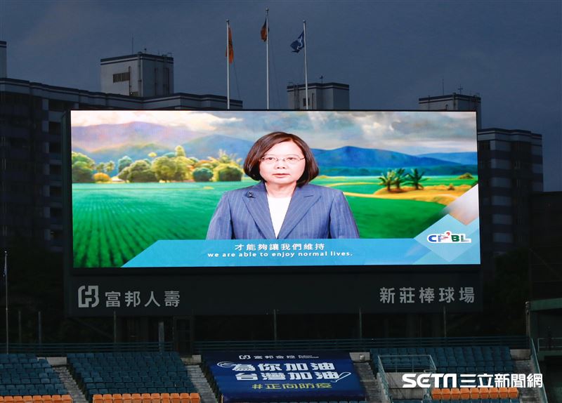 ▲中華職棒開放觀眾首戰新莊球場衛福部長陳時中富邦悍將領隊蔡承儒。（圖／記者林聖凱攝影）