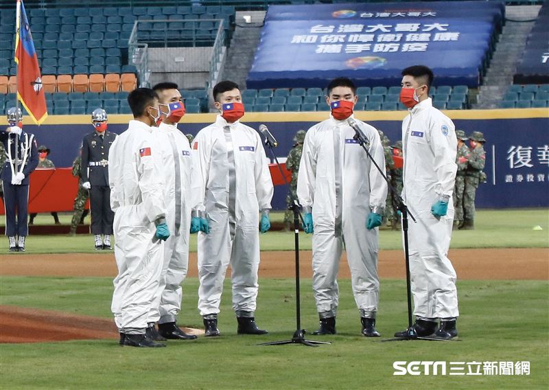 ▲中華職棒開放觀眾首戰新莊球場新北市長侯友宜吳志揚富邦悍將球迷。（圖／記者林聖凱攝影）