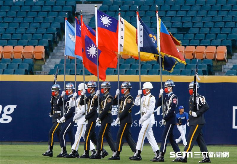 ▲中華職棒開放觀眾首戰新莊球場新北市長侯友宜吳志揚富邦悍將球迷。（圖／記者林聖凱攝影）