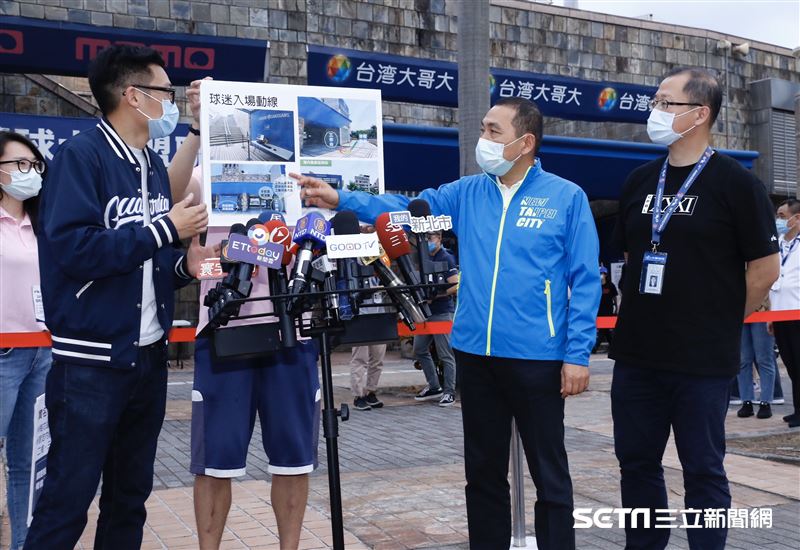 ▲新北市長侯友宜到新莊球場視察中職的防疫措施。（圖／記者林聖凱攝影）