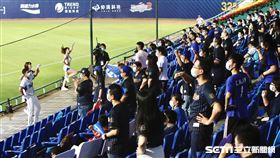 ▲富邦悍將開放1000位球迷進場。（圖／記者林聖凱攝影）