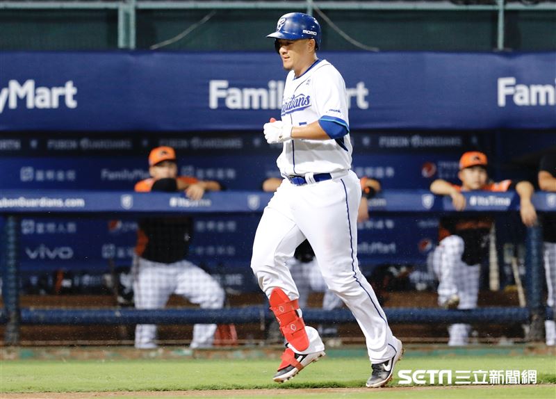 富邦悍將蔣智賢開轟。（圖／記者林聖凱攝影）