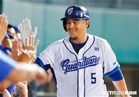 富邦悍將蔣智賢開轟。（圖／記者林聖凱攝影）