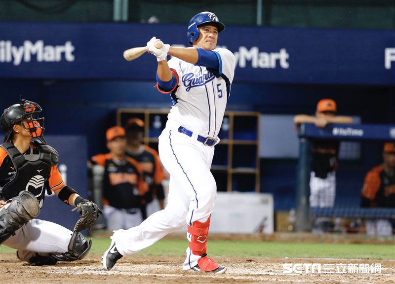 富邦悍將蔣智賢開轟。（圖／記者林聖凱攝影）