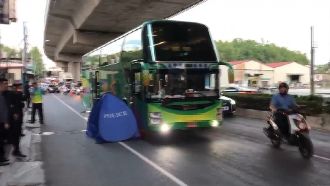 為閃轎車突開門　高雄女騎車遭輾斃