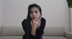 周子瑜,子瑜,TWICE,美腿,寫真,花絮https://www.youtube.com/watch?time_continue=34&v=3kHNet1rr_0&feature=emb_title