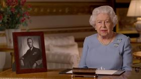 英國女王伊麗莎白二世8日對全國發表演說，紀念第二次世界大戰歐戰勝利75週年，並對正經歷武漢肺炎疫情的民眾喊話。（圖取自facebook.com/TheBritishMonarchy）
