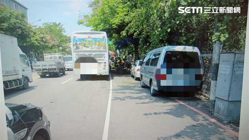 台中公車輾斃6旬婦　司機下跪道歉