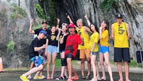 綜藝玩很大,林柏昇KID,黃鴻升小鬼,制服,背心,黃隊。圖／翻攝自IG