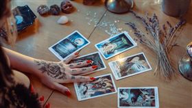 命理師、占卜師、算命、塔羅牌。（示意圖／翻攝自pexels）