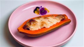 小三元提供
帶媽咪吃米其林！母親節另類嚐鮮「海鮮焗木瓜」現身101  黑松露蝦餃皇