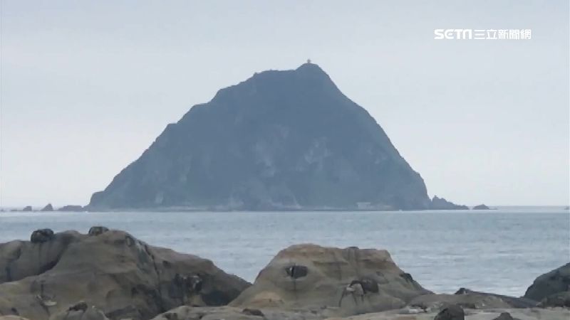 看起來很近！男從和平島獨遊到基隆嶼