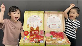 在家為兒辦古禮　北市推林安泰古厝抓週收涎禮盒台北市民政局推出林安泰古厝抓週收涎禮盒，讓因疫情無法參與抓週儀式的家庭可在家自辦古禮祝福。（台北市民政局提供）中央社記者陳怡璇傳真　109年5月9日