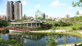 台中市秋紅谷招商祭租金稅務優惠位於台中市七期重劃區精華地帶的秋紅谷公園，是市民休閒好去處，108年兩度招商都流標，台中市政府9日重新發布招商公告，並祭出租金及稅務優惠。（台中市政府提供）中央社記者郝雪卿傳真　109年5月9日