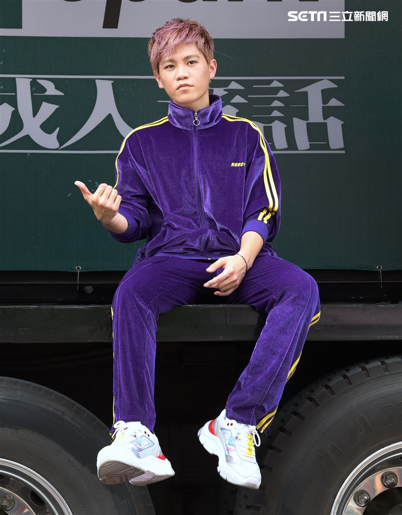 Spark皇毅「格林成人童話」高潮列車出發。（記者邱榮吉/攝影）