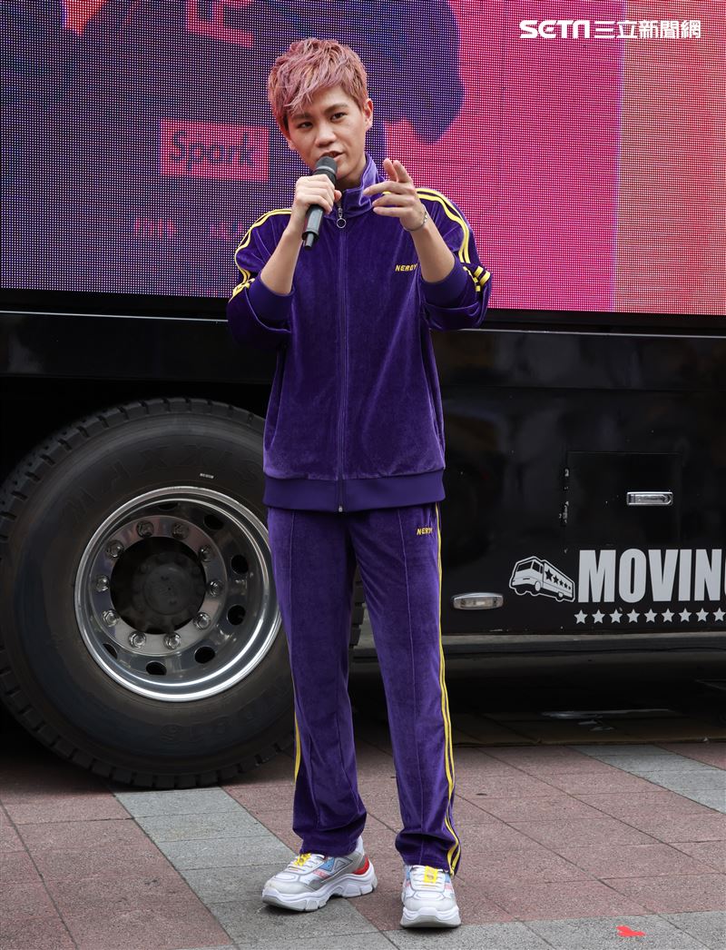 Spark皇毅「格林成人童話」高潮列車出發。（記者邱榮吉/攝影）