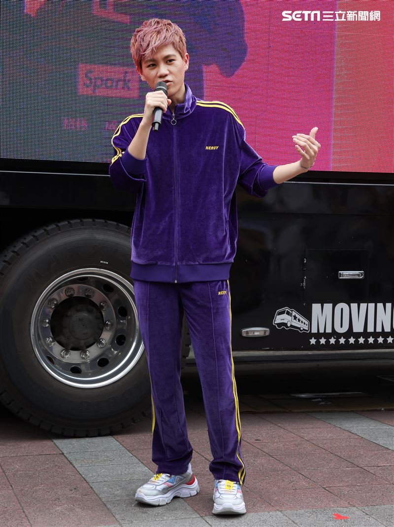 Spark皇毅「格林成人童話」高潮列車出發。（記者邱榮吉/攝影）