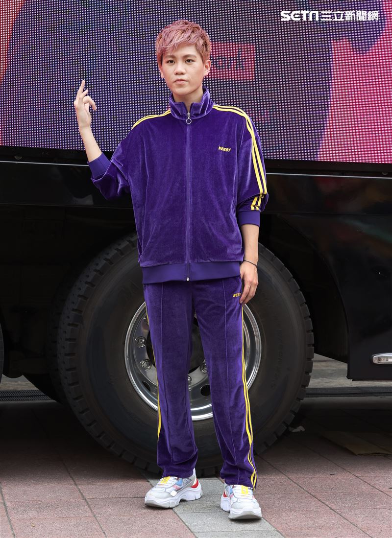 Spark皇毅「格林成人童話」高潮列車出發。（記者邱榮吉/攝影）