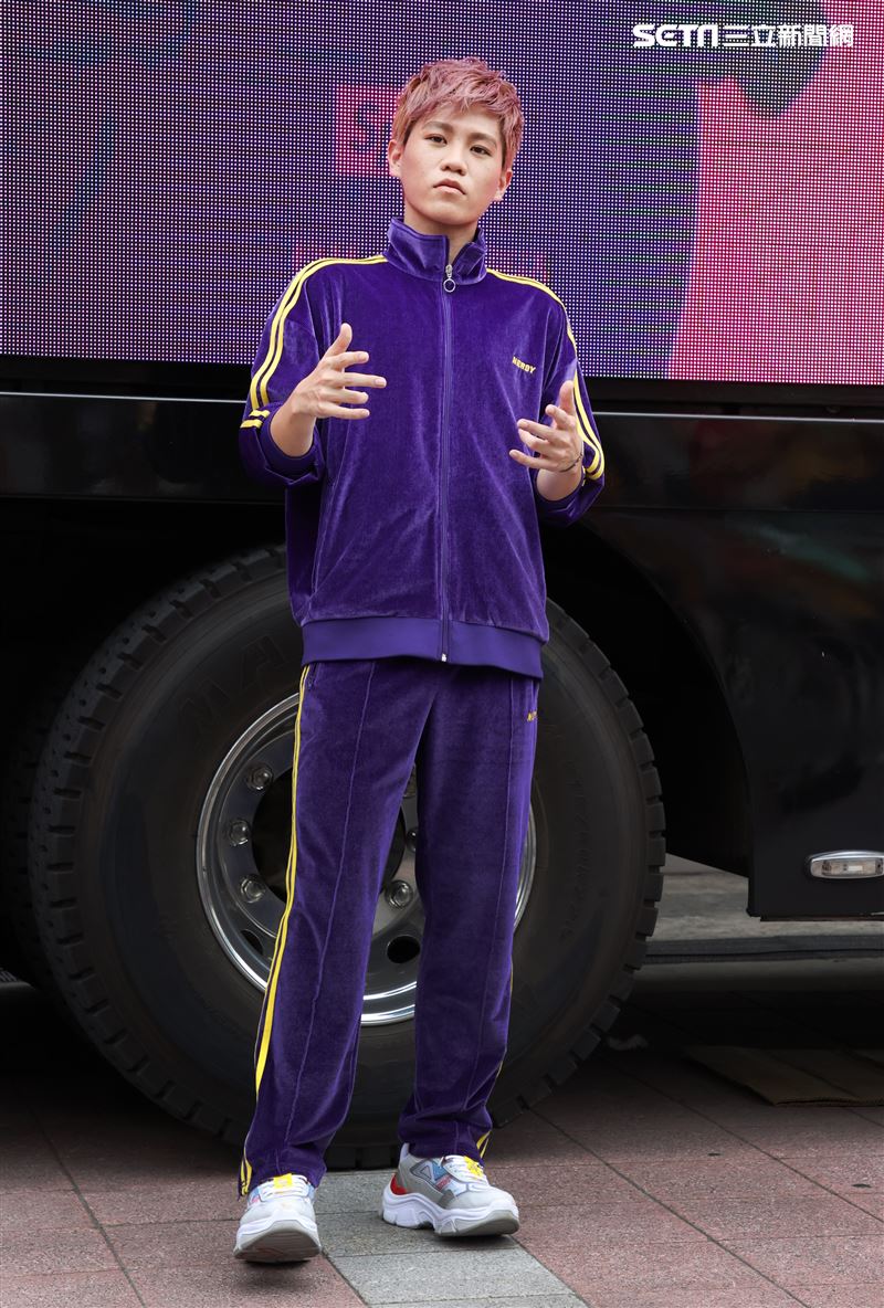 Spark皇毅「格林成人童話」高潮列車出發。（記者邱榮吉/攝影）