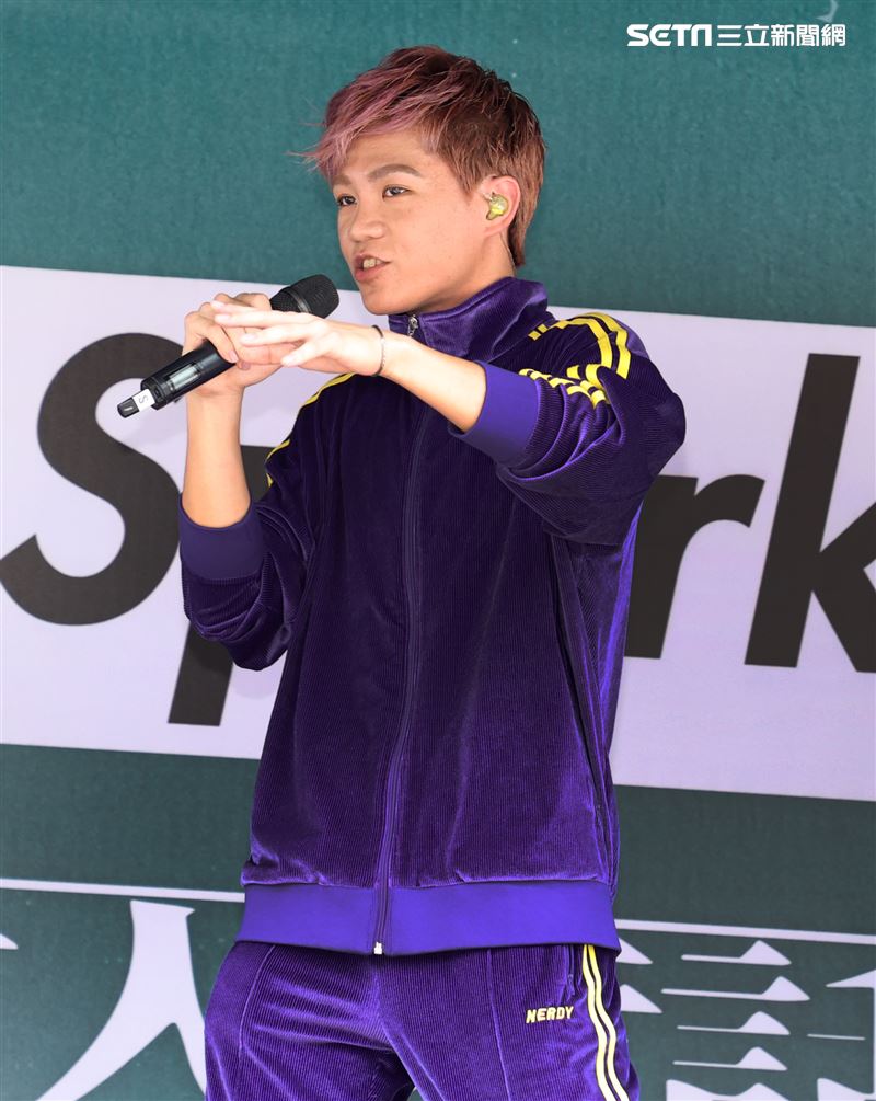 Spark皇毅「格林成人童話」高潮列車出發。（記者邱榮吉/攝影）