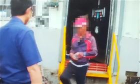 嘉義,襲警,美工刀,頭痛人物,送醫