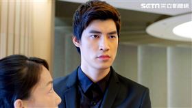 跟鯊魚接吻,羅宏正,楊烈