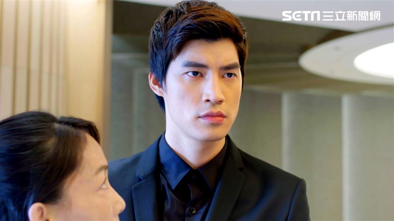 父親過世只能偷偷祭祀　男星悲慟掉淚