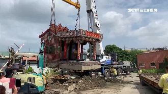 悲情福德祠20年移3次　霸氣用吊的