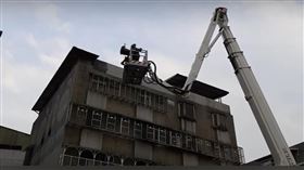 台北,公寓,火警,母子（圖／翻攝畫面）