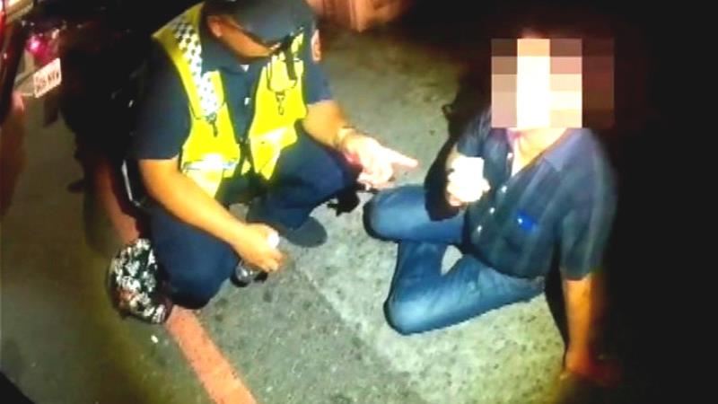 酒駕男見警全身癱軟　哀求：不要抓我