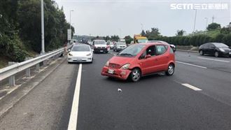 國道車禍男童遭拋飛　疑媽解開安全帶