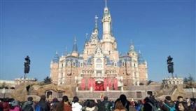 快訊／武漢肺炎疫情擴大！「上海迪士尼」宣布關園▲。（圖／翻攝自微博）