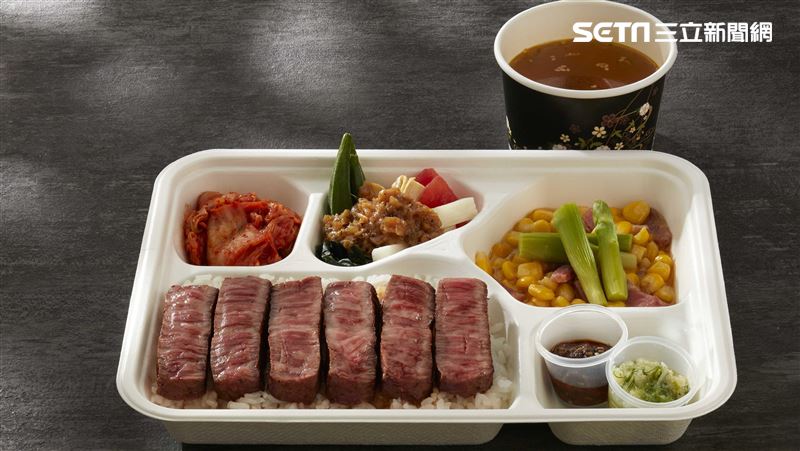 老乾杯和牛牛排便當　一個要999元