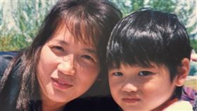 ▲美國職棒大聯盟天使隊日籍球星大谷翔平4歲和母親合照。（圖／翻攝自天使對推特）