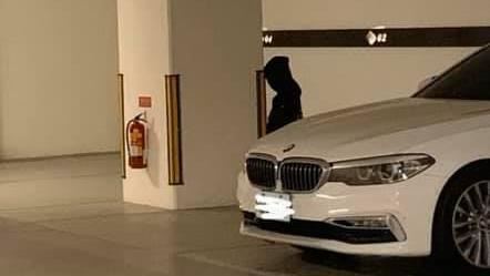 停車場驚見黑衣詭男…真相曝光網嚇壞