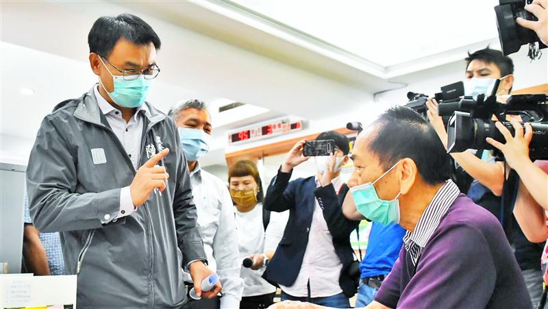 視察紓困申請　陳吉仲：10分可完成