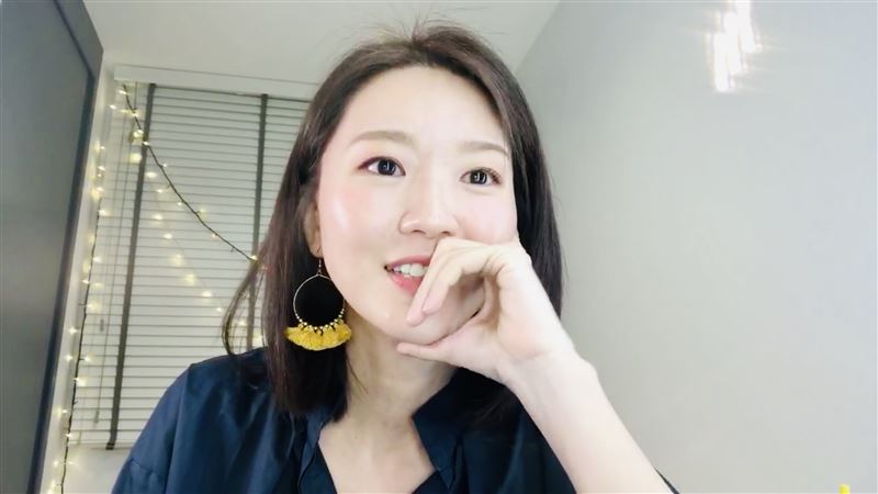 副業掉九成　星國天后直播吸20萬人