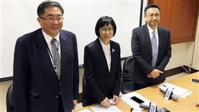 東元股東會後  經營團隊與媒體面對面東元11日上午在桃園中壢廠舉行股東會，會後董事長邱純枝（中）、總經理連昭志（左）接受媒體採訪。中央社記者鍾榮峰攝  109年5月11日