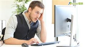 名家專用／NOW健康／1名36歲男性工程師，發現自己經常眩暈，有時還伴隨耳鳴，原以為只是工作操勞，後來竟在浴室嚴重眩暈而跌倒。(勿用)
