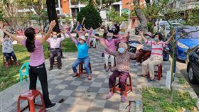 中市社區照顧關懷據點兩階段逐步開放台中市長盧秀燕11日宣布，因國內疫情穩定，社區照顧關懷據點及親子館將分兩階段開放，其中關懷據點第一階段先恢復健康促進活動，但不開放共餐。（台中市政府提供）中央社記者郝雪卿傳真　109年5月11日