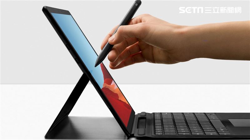 薄！Surface Pro X上市