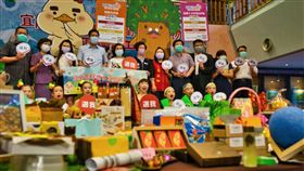 票選宜蘭吉祥物　有機會獲好禮宜蘭縣政府11日舉辦「宜蘭勁好TOP10 好食.好物.好所在」活動記者會，經嚴選後由宜比鴨、檜木爺爺2個富含宜蘭意象的吉祥物進入選拔，邀請民眾選出最具代表的吉祥物，投票還有機會獲得好禮。（宜蘭縣政府提供）中央社記者王朝鈺傳真　109年5月11日