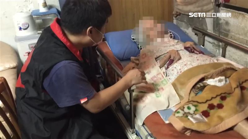 獨／肢障男顧老母　精障弟拖垮危老家